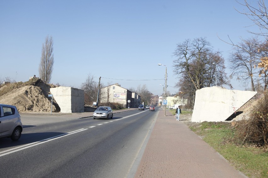 Remont wiaduktu tramwajowego: nie wiadomo, kiedy zostaną wznowione prace [ZDJĘCIA]