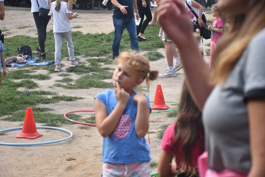 Jankowo Dolne. Zakończenie lata na plaży z grillem i dmuchanymi zamkami [FOTO]