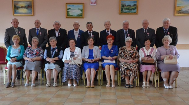 Dziewięć par z gminy Wielgie otrzymało od prezydenta RP medale za długoletnie pożycie małżeńskie.