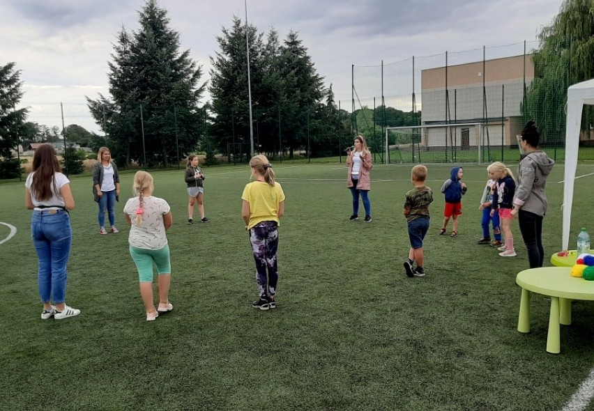 Leszno. „Angielski pod chmurką”, czyli połączenie zajęć ruchowych z językiem angielskim w gm. Włoszakowice [ZDJĘCIA]