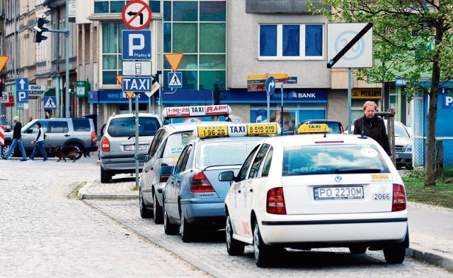 Obecnie po Poznaniu jeździ 3 tysiące 213 licencjonowanych taksówkarzy