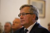 Bronisław Komorowski, były Prezydent RP mieszkający w Budzie Ruskiej jest transportowany do Warszawy. Jest zakażony koronawirusem