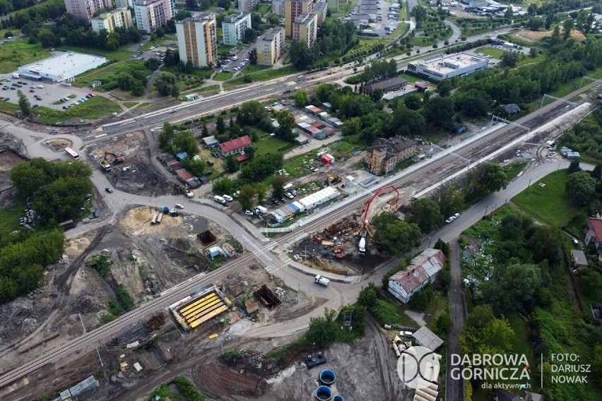 Trwa budowa nowego układu drogowego i tunelu pod torami...