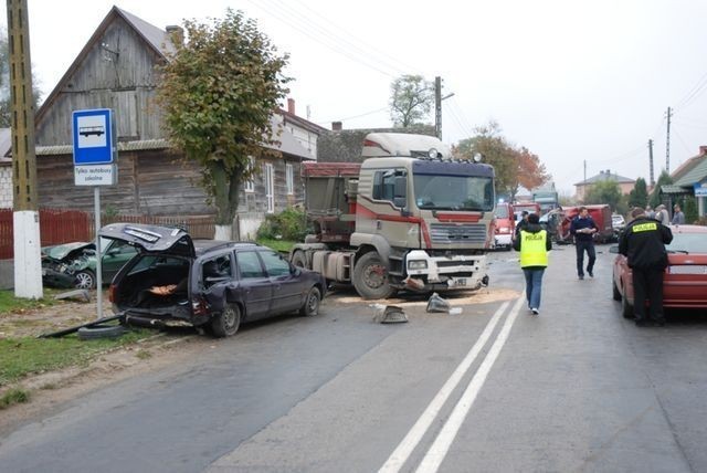 Gmina Annopol: Karambol czterech samochodów w Świeciechowie (zdjęcia)