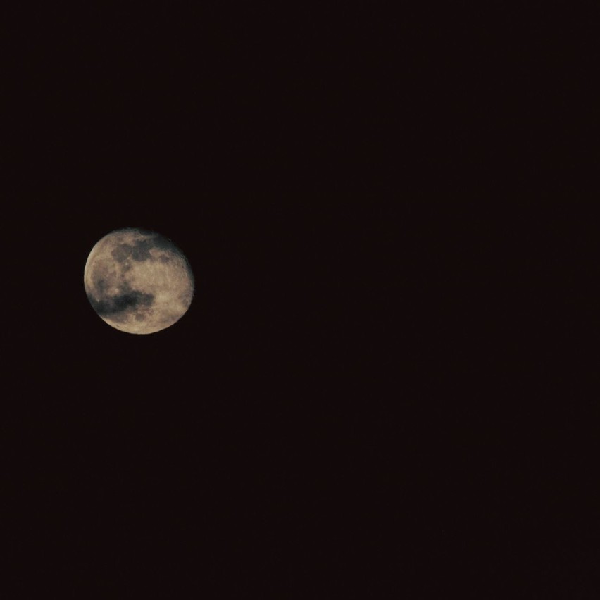 Księżyc nad Koninem.