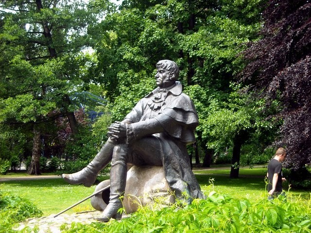 Pomnik J.J. Haffnera w Parku Północnym - rzeźba twórcy...