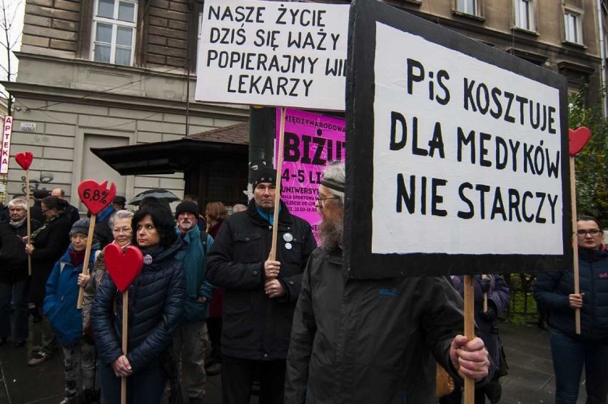 Kraków. KOD poparł protest młodych lekarzy