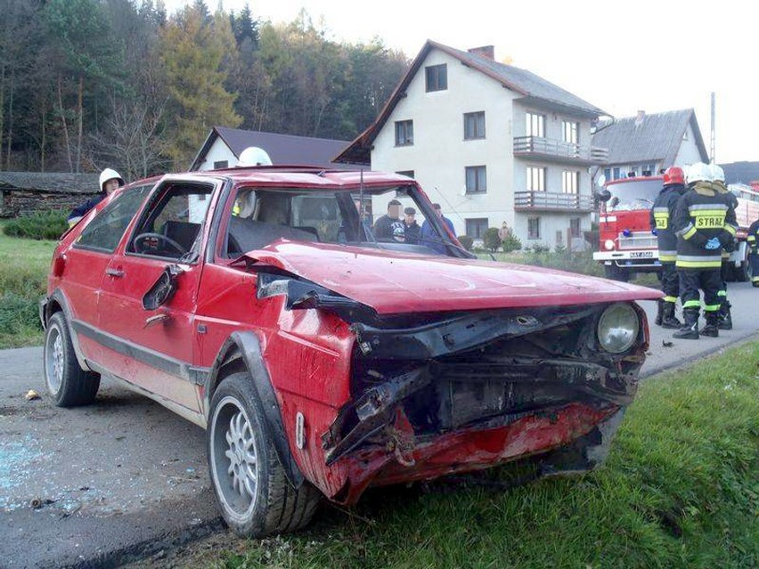 Wypadek w Gołkowicach. Dachował samochód osobowy
