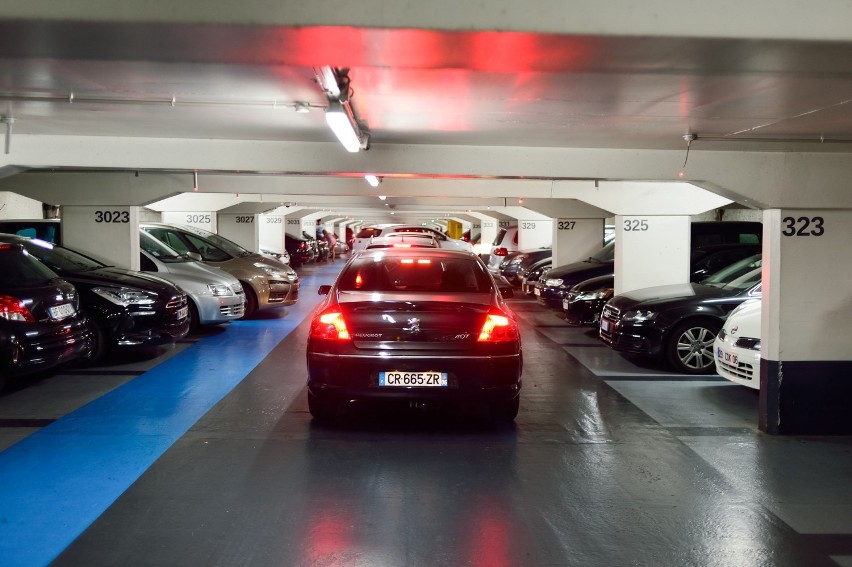 Przy zakupie miejsca parkingowego należy pamiętać o...