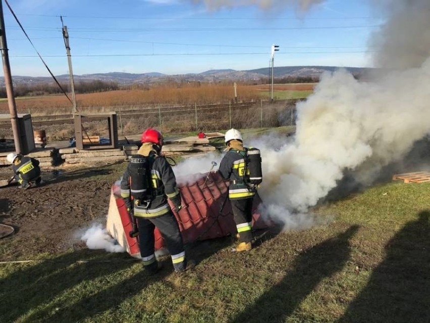 Nowy Sącz: Strażacy gasili pożary mgłą wodną [ZDJĘCIA]