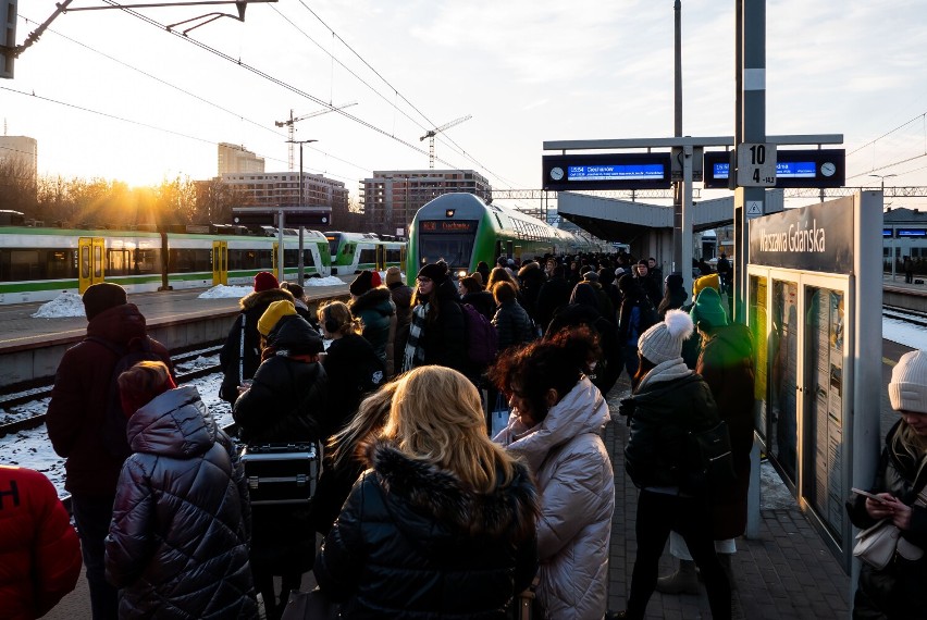 Warszawa Gdańska całkowicie zapchana. "Będzie jeszcze gorzej". Jak przygotowano stację do remontu linii średnicowej?