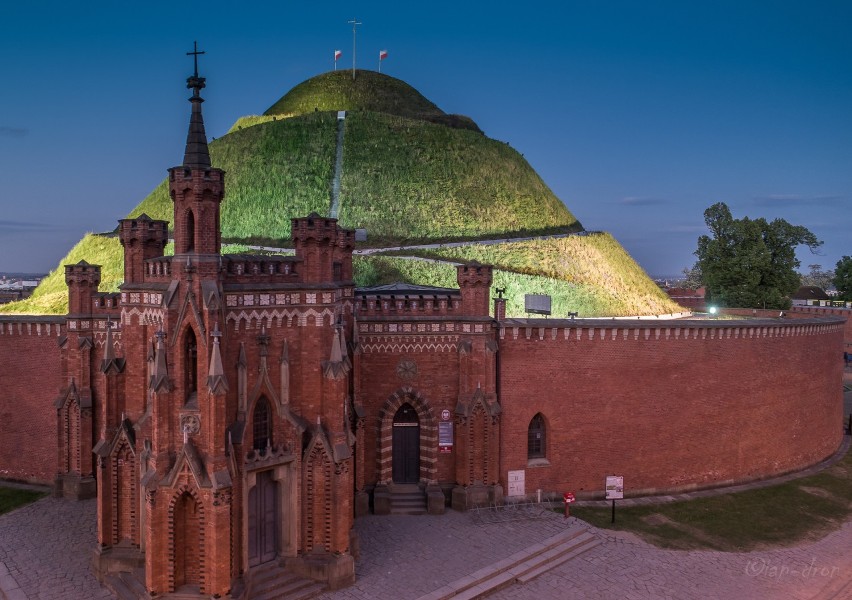 Niezwykły lot nad Krakowem. Miasto skąpane w pięknych barwach [ZDJĘCIA Z DRONA]