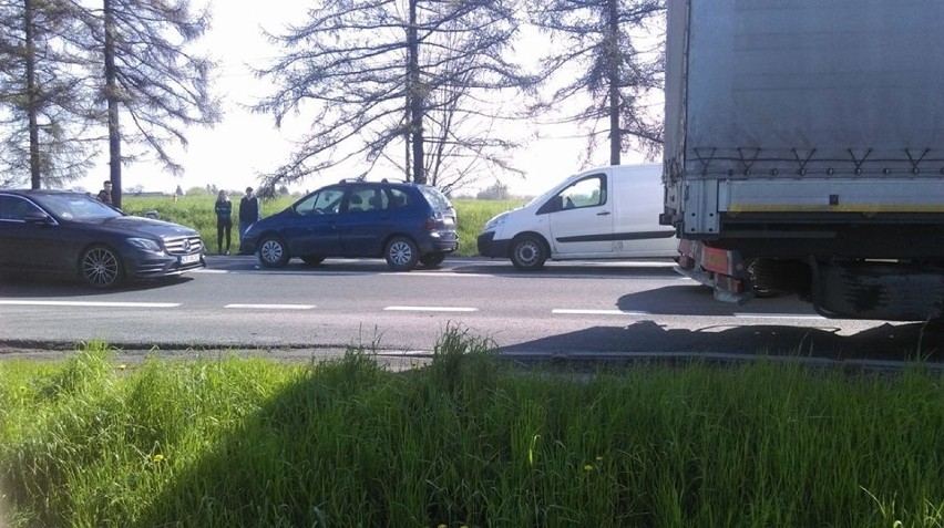 Zderzyły się trzy samochody osobowe i ciężarówka

>>>