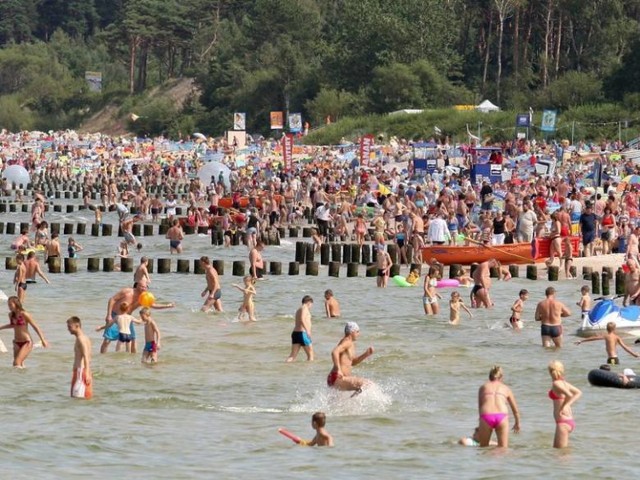 Na czwartkowej sesji usteccy radni zasiądą nad projektem uchwały dotyczącej kąpielisk. W sezonie ratownicy mają pracować na 600 metrach plaży i strzec trzech kąpieliskach.