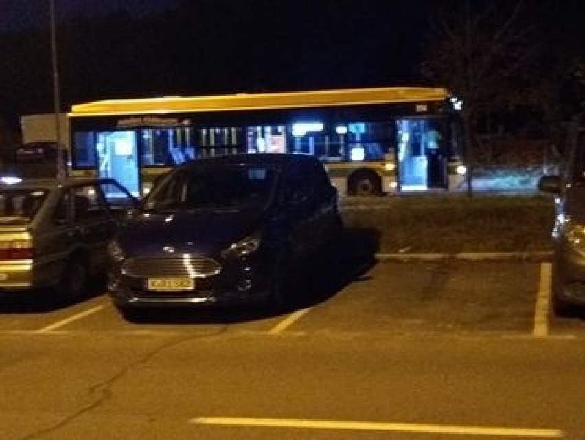 To zdjęcie Czytelnika: Autobus linii nr 25 stanął na ulicy...
