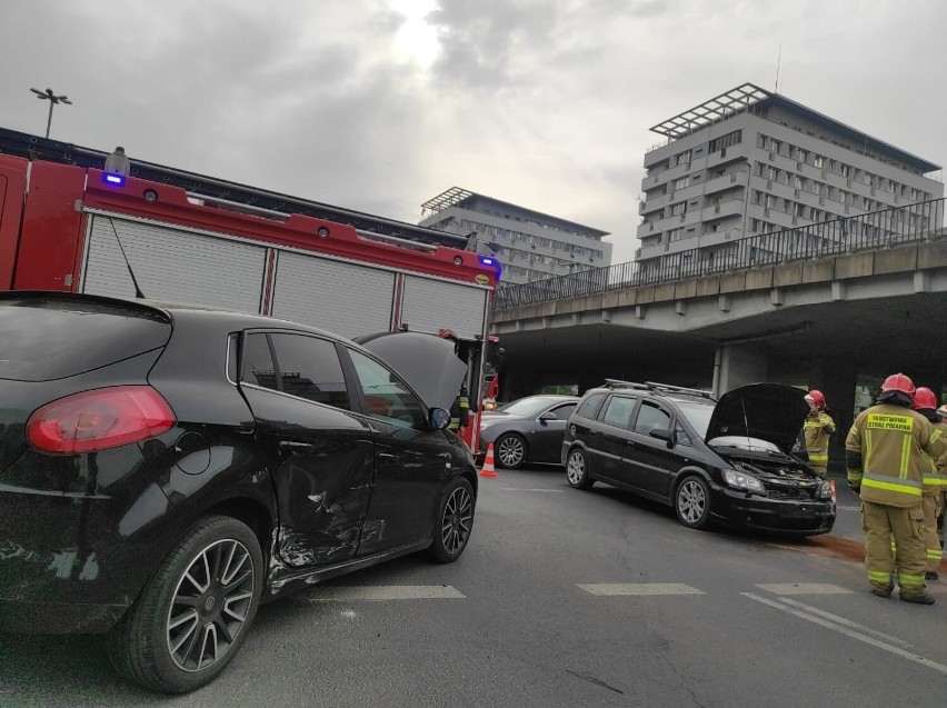 Mandatem została ukarana kobieta, która kierowała oplem.