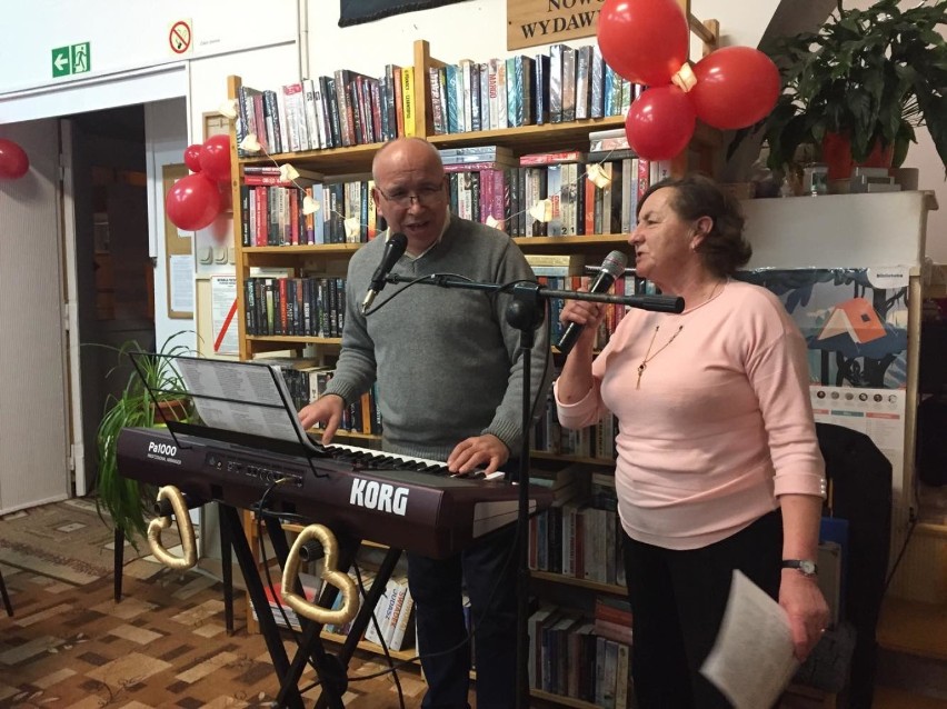 Stara Kiszewa. Walentynki w bibliotece stały się okazją do zabawy i rozmów nie tylko o  książkach