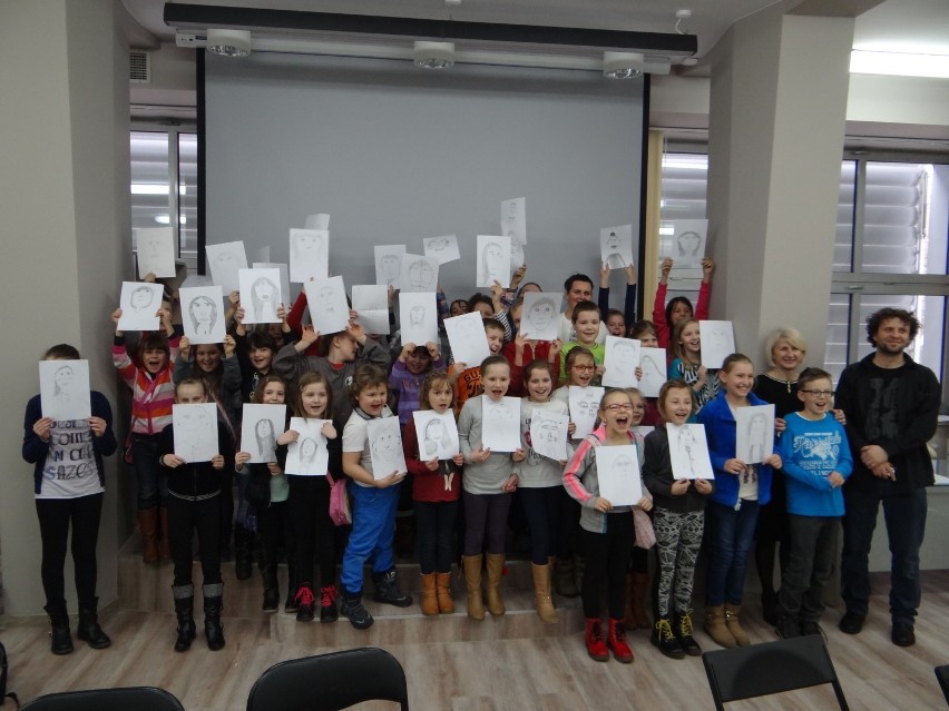 Wieluń: Dzieci uczyły się rysować karykatury w Bibliotece Miejskiej