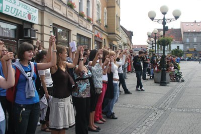 Zeszłoroczna edycja Łańcucha Czystych Serc przyciągnęła na mikołowski rynek prawie 3000 osób