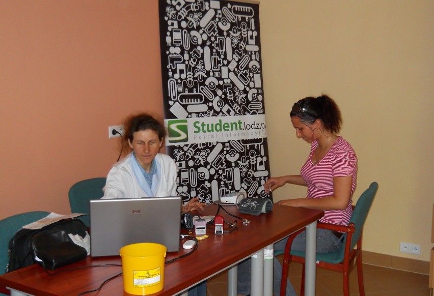 Studentka Karolina podczas konsultacji z dr Marią Krzanowską