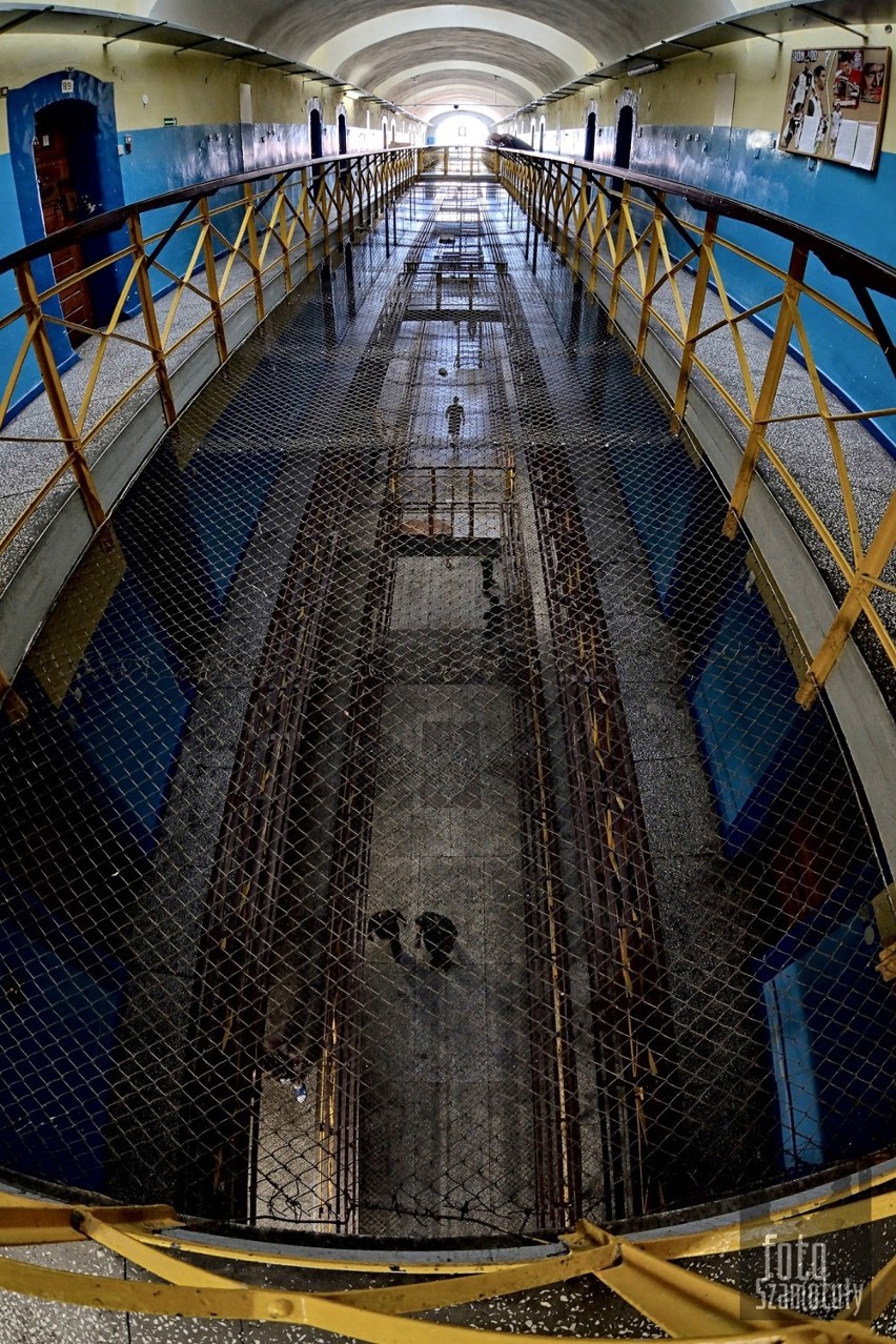 Po drugiej stronie muru. TAK więzienie we Wronkach wygląda od środka. Zobacz unikalne zdjęcia Piotra Mańczaka