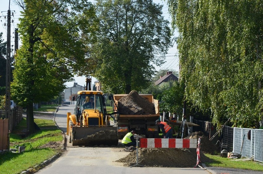 Budowa kanalizacji w Wodzisławiu. Największy postęp widać w Jedłowniku i Karkoszce