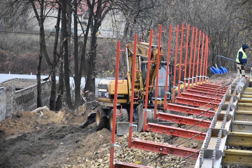 Przy skrzyżowaniu ul. Siemianowickiej i Kochanowskiego w...