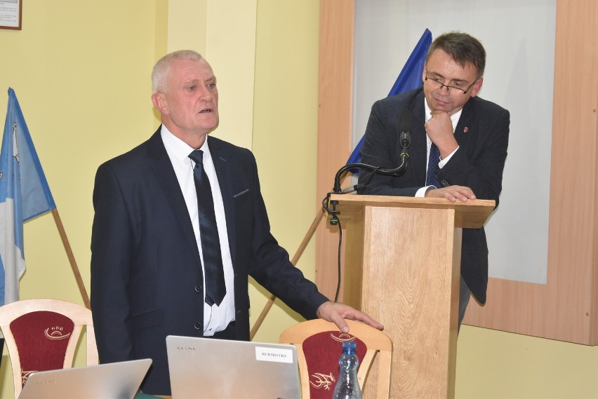 Prezes Witosław Gibasiewicz zabrał głos na sesji w Choczu