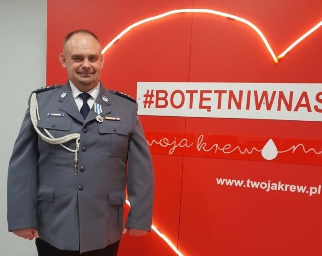 Kierownik Posterunku Policji w Śliwicach asp. sztab. Adam Synakiewicz został odznaczony odznaką Honorowego Dawcy Krwi Zasłużonego Dla Zdrowia Narodu przez ministra zdrowia