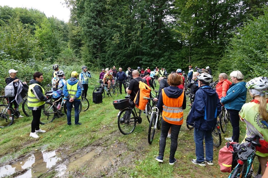 Blisko 80 osób na rajdzie rowerowym ścieżkami doliny Białej Głuchołaskiej. Zobacz zdjęcia