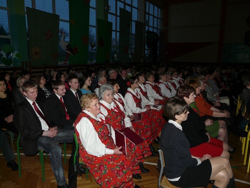 Gminny Dzień Kobiet w Zespole Szkół w Zadzimiu