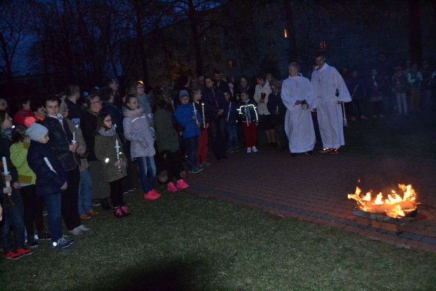 Liturgia Wigilii Paschalnej Święcenie ognia w Myszkowie [ZDJĘCIA]
