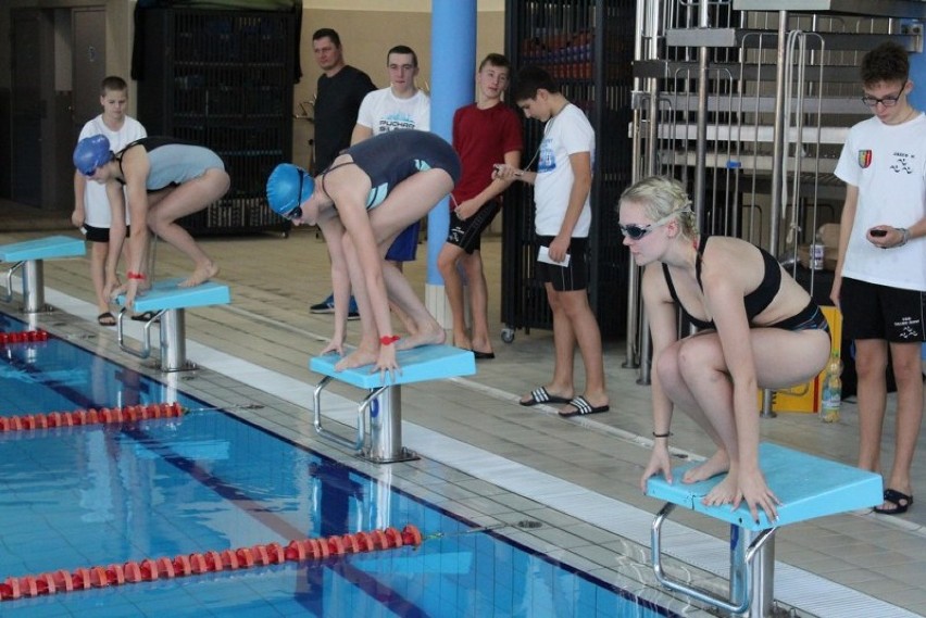 115 zawodników wystartowało w Międzyszkolnych Mistrzostwach Żor w Pływaniu ZDJĘCIA