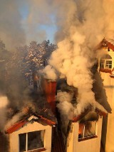 Pożar w hotelu Amber Bay w Augustowie. Słup dymu było widać z daleka