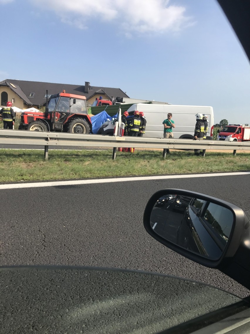 Kobiór: Bus uderzył w ciągnik. Gigantyczny korek w kierunku Bielska