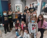 Grodzisk Wielkopolski: Uczniowie Szkoły Podstawowej nr 2 poznali specyfikę pracy fryzjera! Zobaczcie wspaniałe zdjęcia z tych zajęć!