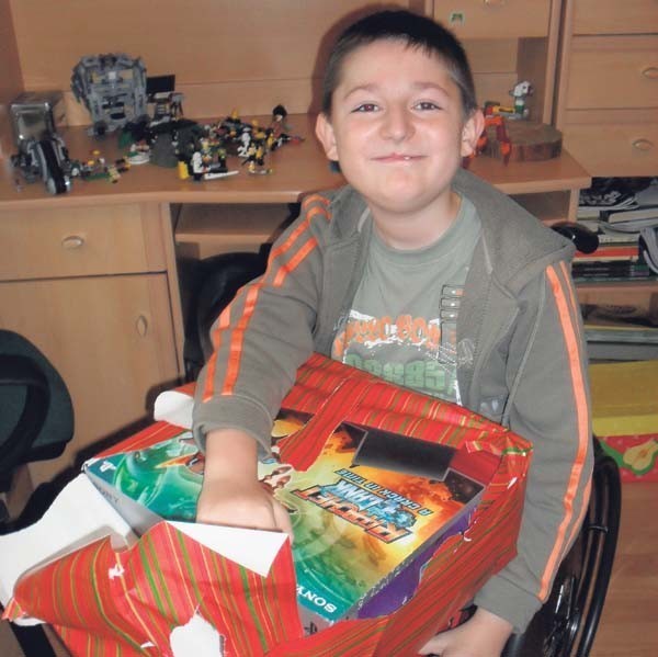 Dwunastoletni Michał Gajek z Poręby, dzięki fundacji mógł się cieszyć z PlayStation3