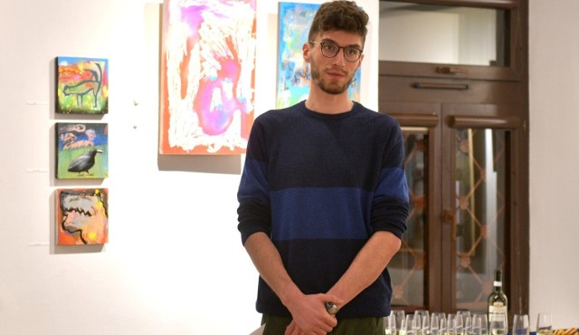 Paweł Dobrowolski, jak sam się przedstawia, jest artystą multidyscyplinarnym.