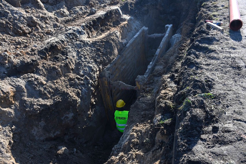Trwa budowa kanalizacji na ul. Mazowieckiej w Piotrkowie. Kiedy koniec inwestycji? - ZDJĘCIA