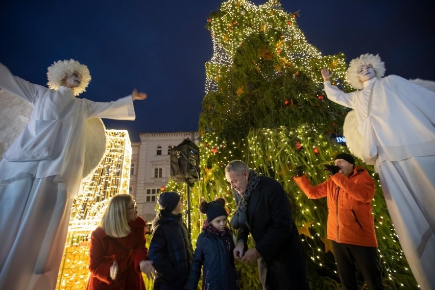 Po godzinie 16.30 rozbłysła świąteczna iluminacja i...