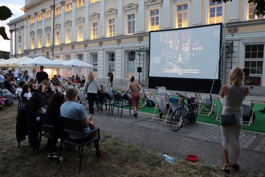 Pierwszy seans - "Tosca" - przyciągnął wrocławian. Podczas...