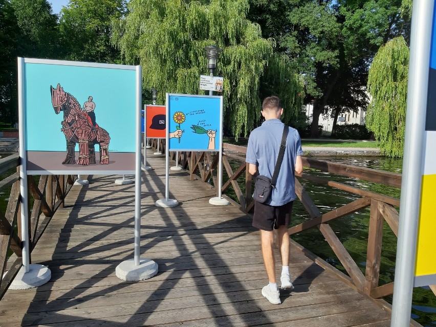 Ta wystawa Tobą wstrząśnie. Antywojenne plakaty w Szczecinku [zdjęcia]