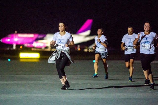 Skywayrun 2018: Nocne bieganie po gdańskim lotnisku