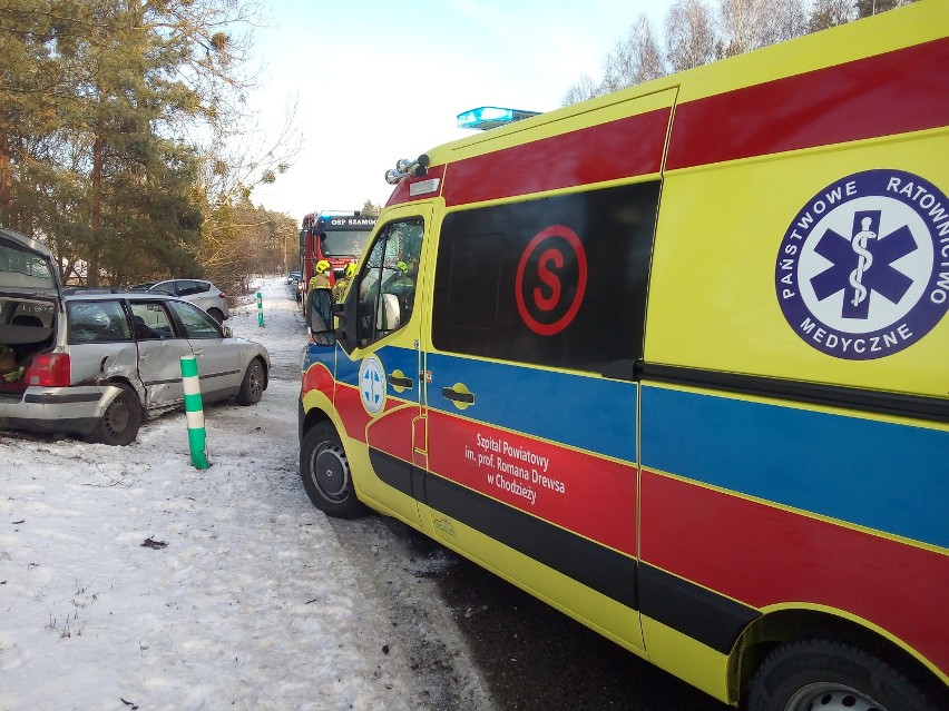 Wypadek samochodowy w miejscowości Strzelczyki. Wśród uczestników ciężarna kobieta.