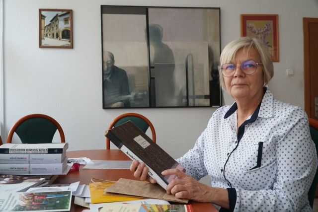 Barbara Płotkowiak od 20 lat jest dyrektor V LO w Poznaniu. Podczas rozmowy z "Głosem Wielkopolskim" opisywała początki szkoły oraz pierwszą dyrektor - ówczesną przełożoną szkoły - dr Konstancję Swinarską