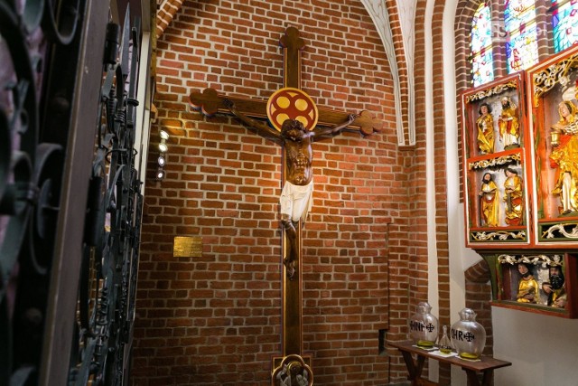 Kopię XIII-wiecznego krzyża można oglądać w szczecińskiej katedrze, a potem w nowym kościele na Warszewie