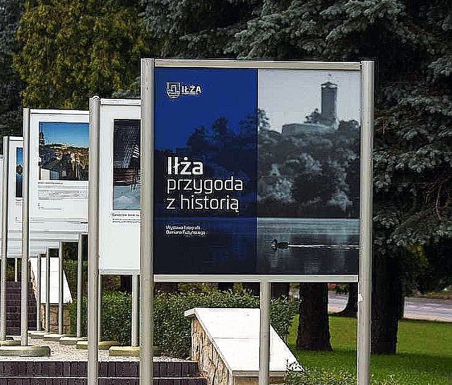 Wystawa zdjęć Damiana Fużyńskiego pod tytułem „Iłża - Przygoda z Historią” na skwerze Parku Kultury