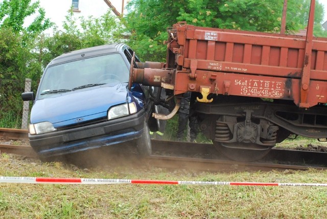 "Bezpieczny przejazd &#8211; Zatrzymaj się i żyj" - symulacja wypadku w Jarocinie