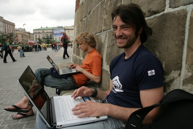 Z bezprzewodowego dostępu do internetu korzystają w Krakowie turyści z całego świata.