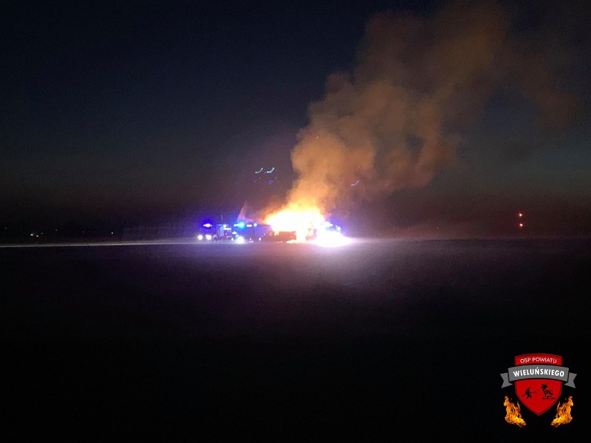 Pożar balotów słomy w Turowie. Osiem jednostek straży w akcji ZDJĘCIA, WIDEO